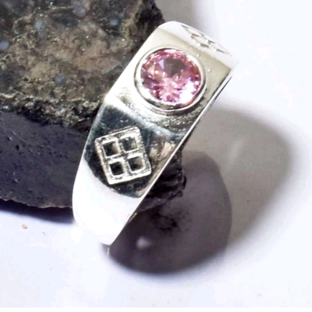 New size 9 pink topaz sterling silver ring